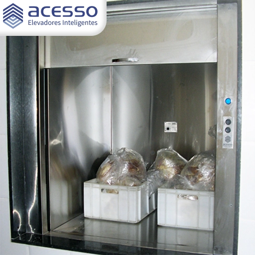 Plataforma de acessibilidade adaptada para escadas