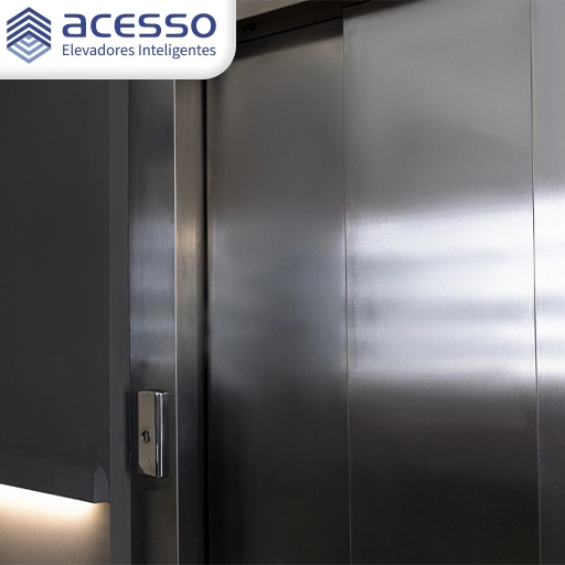 Plataforma de acessibilidade adaptada para escadas