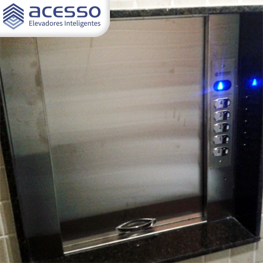 Plataforma de acessibilidade com sistema hidráulico